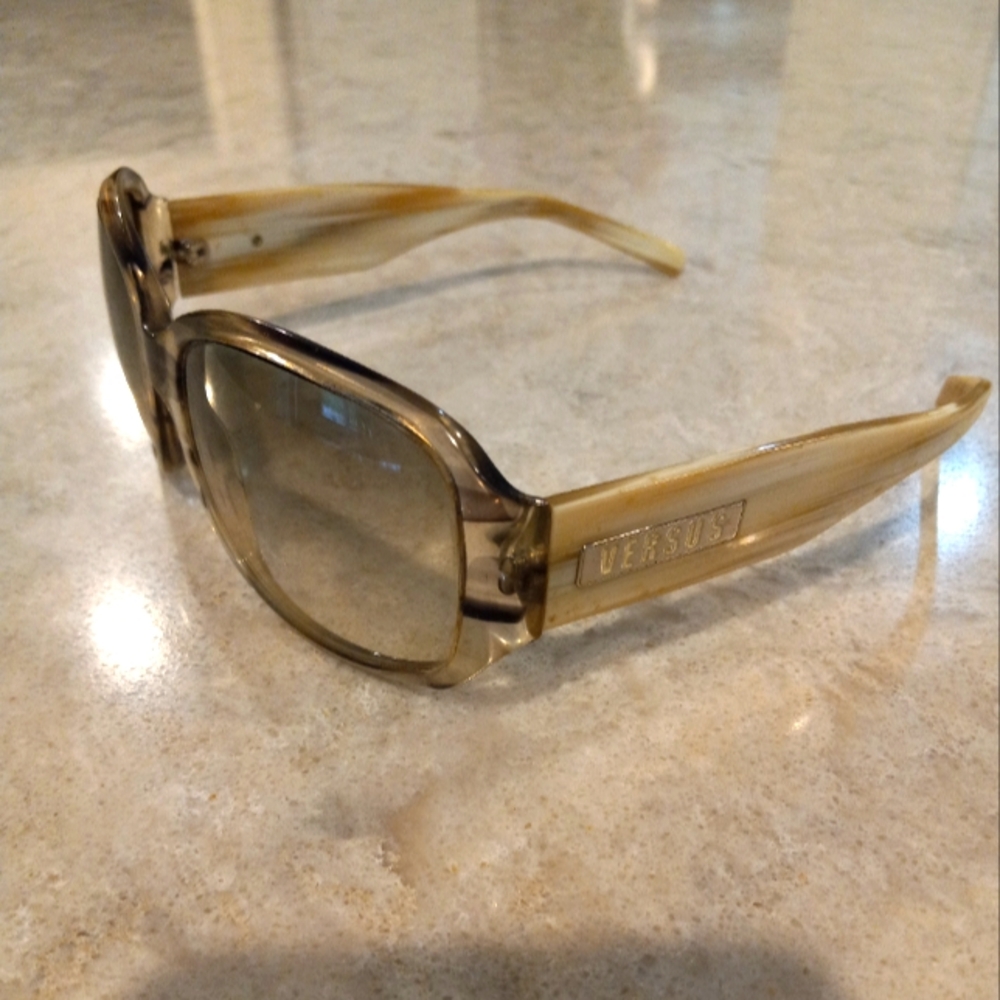 EUC VINTAGE Versace Versus Sunglasses Model 6057 704/13